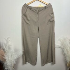 Max Studio Tan Capris